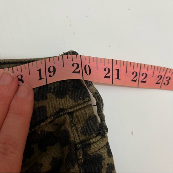 Express Mid Rise Leopard Print Ankle Legging - Picture 9 of 11